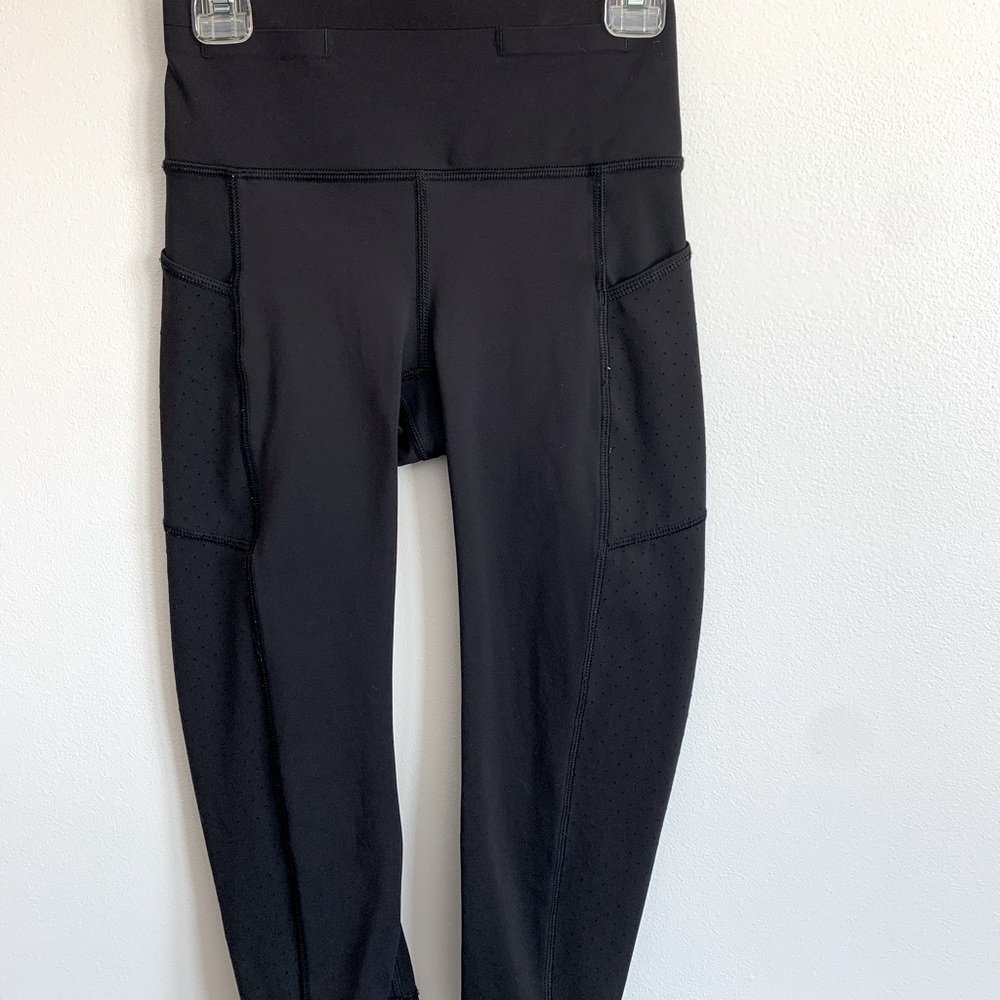 Black Lulu lemon capris